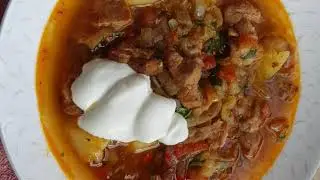 Солянка  мясная по-венгерски , не сложно, но очень вкусно!)