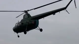 Старый советский вертолёт Ми-1 ещё может! Оригинальный звук работы винтов и мотора.