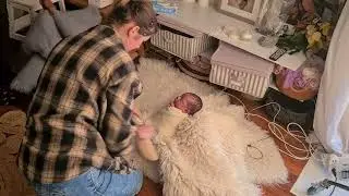 Baby photography for new photographers - a short video for newborn posing using a strobe