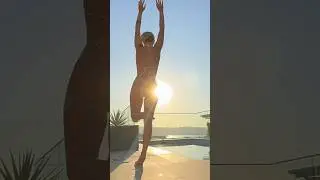 Sunset handstands ☺️