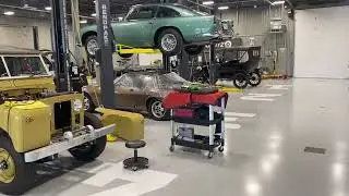 Lugnutz shopwalk Nov 2022: Aston Martin DB5, Model T, Rover, XJS