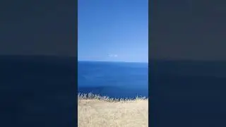 Красиво и страшно одновременно стоять над этим обрывом, больше 400м. #ласточкиногнездо #анапа #море