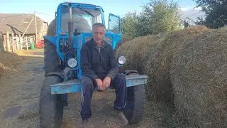 Иваныч купил трактор и заготавливает солому