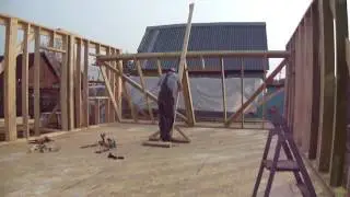 Подъем каркасной стены в одного при помощи удочки - Жирафа
