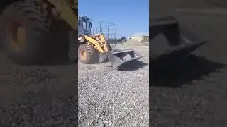 Ковш челюстной 4 в 1 EXTEN Fino на фронтальном погрузчике Амкодор