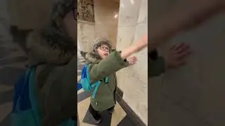 Поиски Зомби из Майнкрафт в метро😱