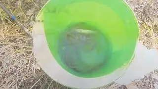 На  таёжной  речке.  Просто  рыбачим.