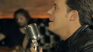 André Valadão - Quando o Mundo Cai ao Meu Redor (Clipe Oficial) - When The World Falls