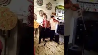 Там где клён шумит