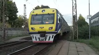Электропоезд ЭР2-989 на о.п. Депо / ER2-989 EMU at Depo stop