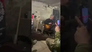 Бахмут. Арсен Мірзаян подарував хлопцям в дівчатам з 93 омбр посмішки та радість