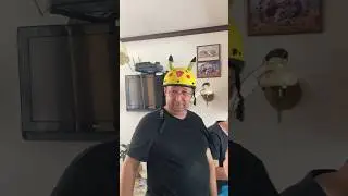 Распаковка вьетнамских подарков часть 1🎁 💝 Бате достался шлем 🛵 Ему идет?