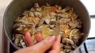 🐷POrk stewed in sauce with mushrooms.