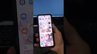 How to open the Zflip 5 one-handed