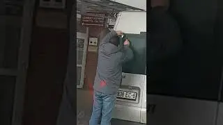 На границе с Евросоюзом с машин заставляют снять символику Победы