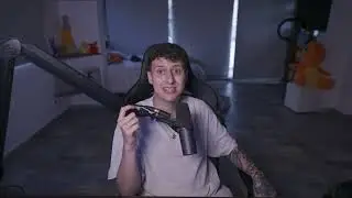 Peli esquizofrenico insultando la camara