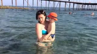 Мати первый раз в море