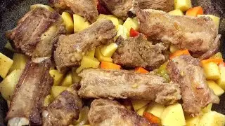 A delicious family dinner recipe! Ribs in a pan.
