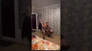ИРИШКА ЧИКИ ПИКИ И МОНГОЛ КРУЖАТ В ТАНЦЕ. ЧУВСТВО РИТМА НА ВЫСОТЕ!