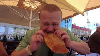 От бассейна с теплой морской водой до нежнейших чебуреков: Мой день в очаровательном Адлере"