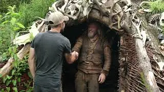 Primitive Survival Tips with a Caveman: Flint Knapping skills
