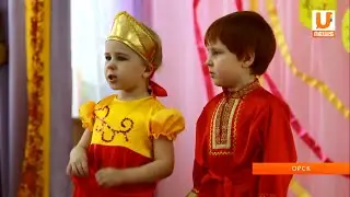 Маленькие дети поют народные песни