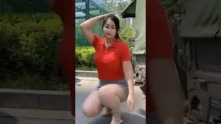 tante putih mulus paha goyang2 