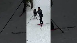 Впервые встал на лыжи!