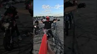 So motiviert man zu Burnouts 🤝🏻💯 #supermoto #motovlog