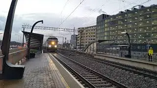 Поезд Таллинн - Москва пролетает станцию Юлемисте