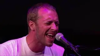 Chris Martin performing Viva la Vida live at the Apple Special Event in 2010 [HQ Video]