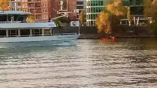 Речные красоты и пейзажи на реке Майн и Корабль пассажирский   в ФРАНКФУРТЕ НА МАЙНЕ.