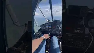 Под крылом самолёта о чем-то поет зелёное море тайги.
