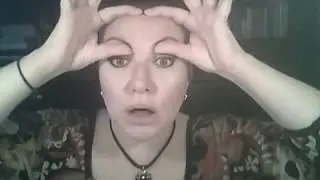 Полезные видеоминутки. Упражнения для гладкого лба.