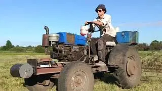 Трактор Шифенг 220 сталкивает сено волокушей!