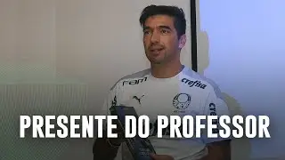 PRESENTE DO PROFESSOR PARA O ELENCO PALMEIRENSE