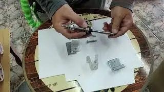 Montagem do suporte do trilho SPIN para telhas onduladas