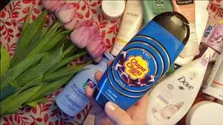 Пустые баночки уходовой косметики.