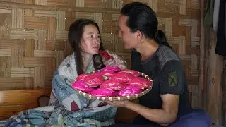 2 year living in forest , Make fruit cake for Vang on sick day, Vàng Hoa
